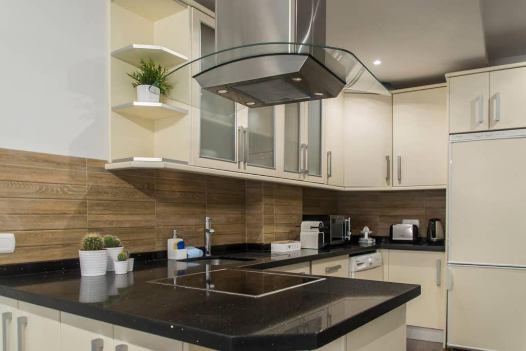 New!!! Luxury City Center & Private Terrace Малага Екстериор снимка